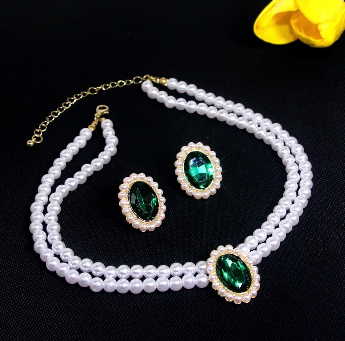 Green Stone Pearl Choker Set With Paired Earring