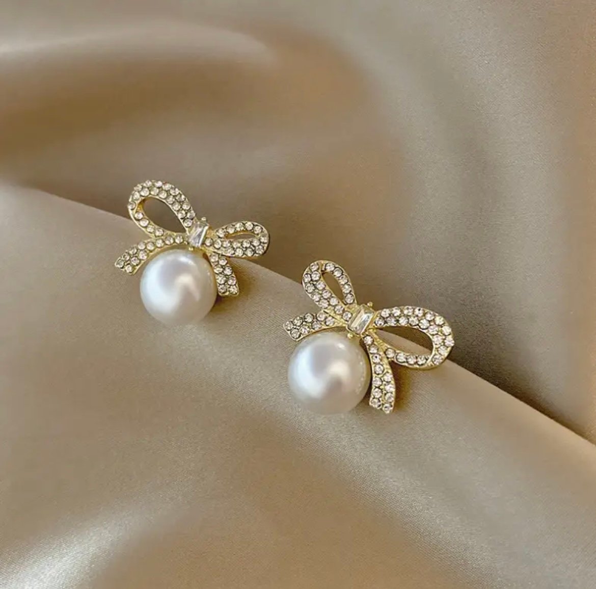 Crystal Bow Pearl Earring