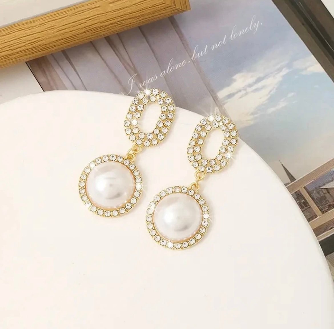 Retro Elegant Rhinestone Round Big Pearl Stud Earrings