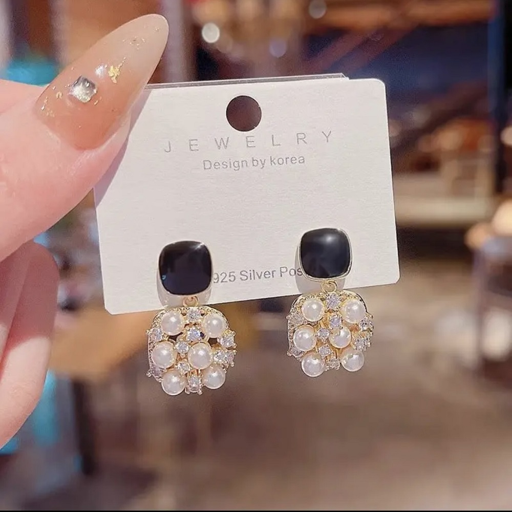 Delicate Black Square Stud Earring