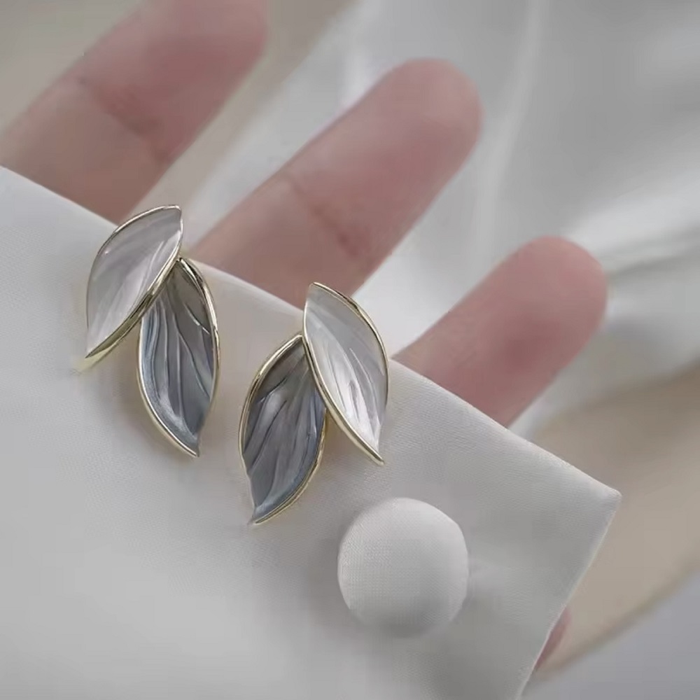 Elegant Dual-Tone Leaf Drop Earrings