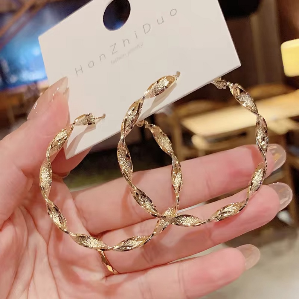 Twisted Leaf-Pattern Gold Hoop Earrings