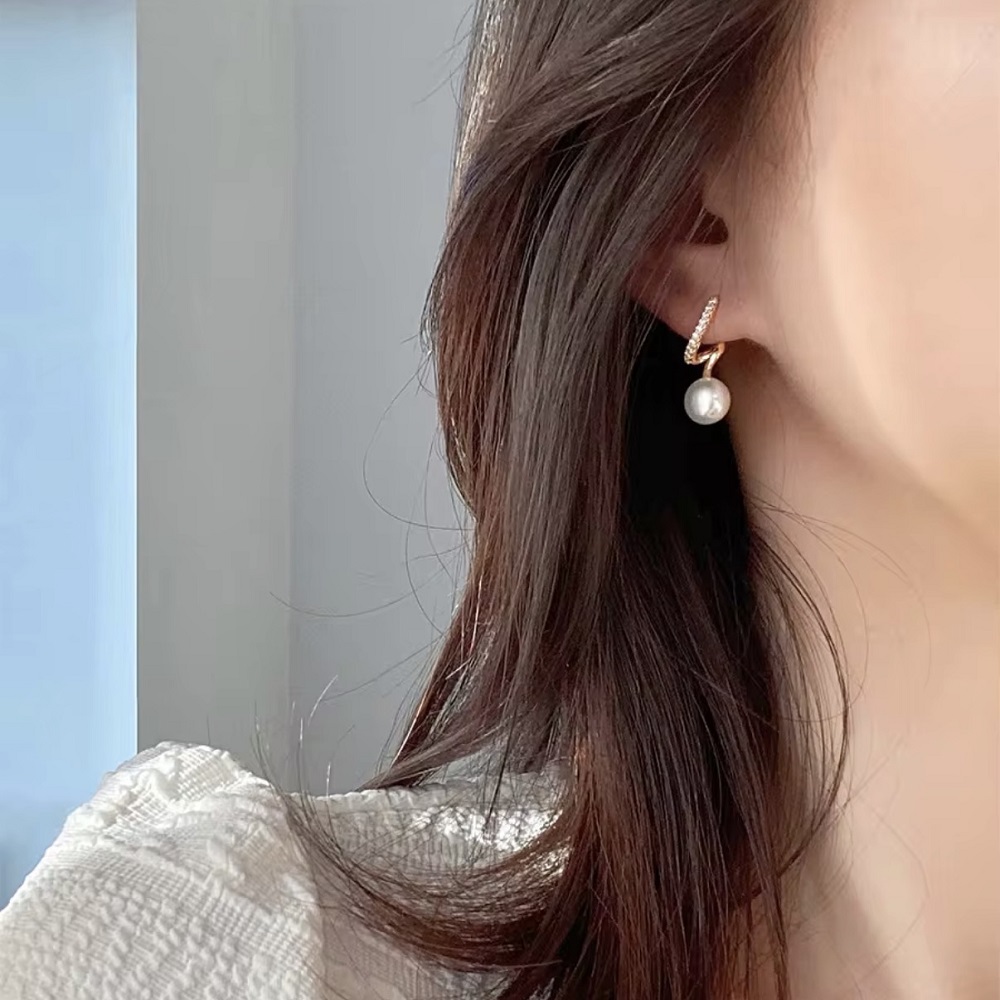 Twisted Pearl Minimalist Cute Earring
