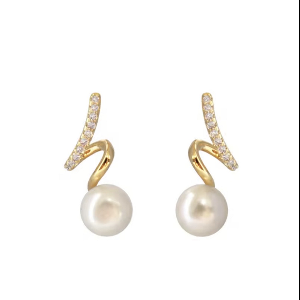 Twisted Pearl Minimalist Cute Earring